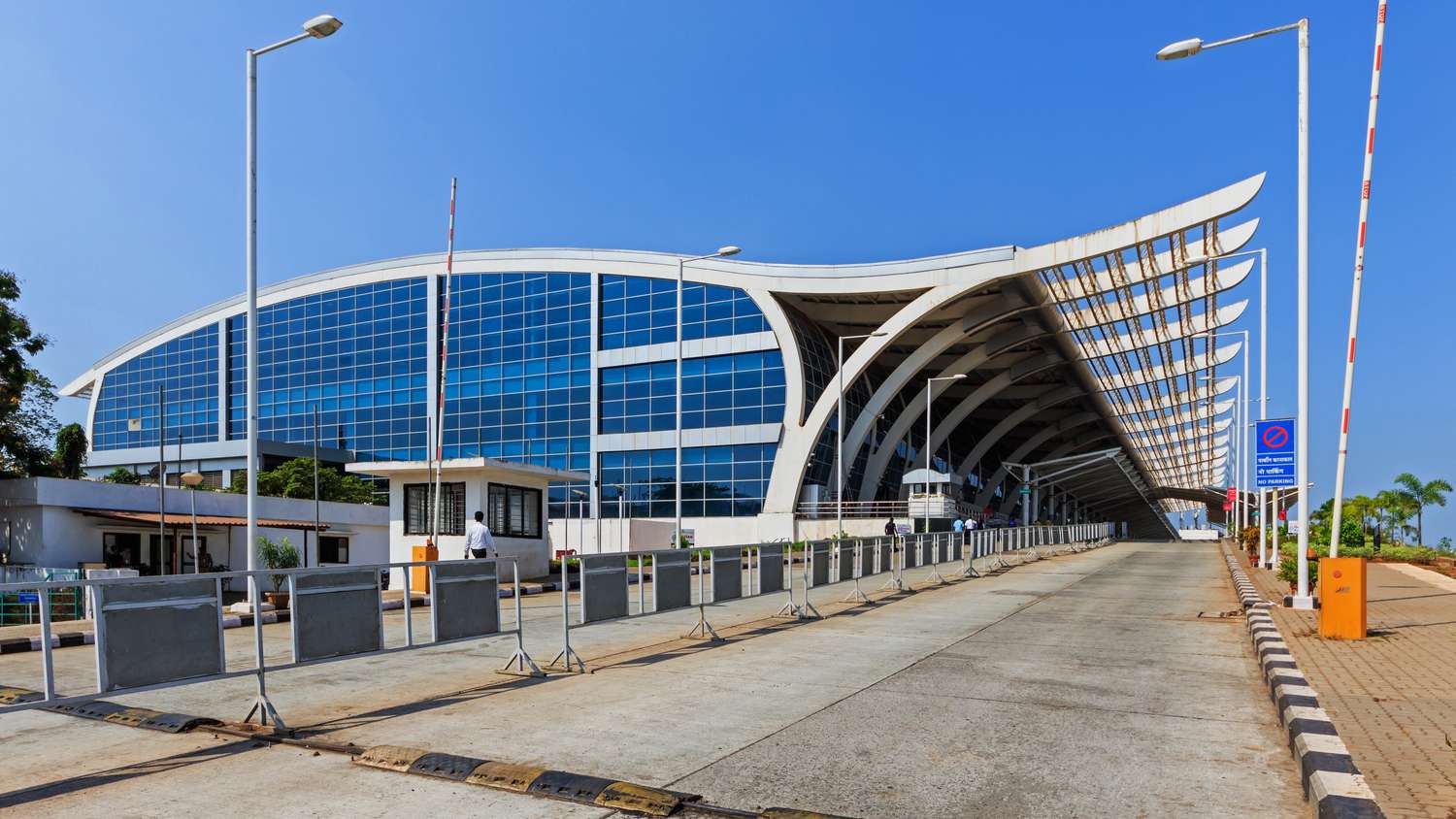 Dabolim vs Manohar International Airport: Which to Fly Into