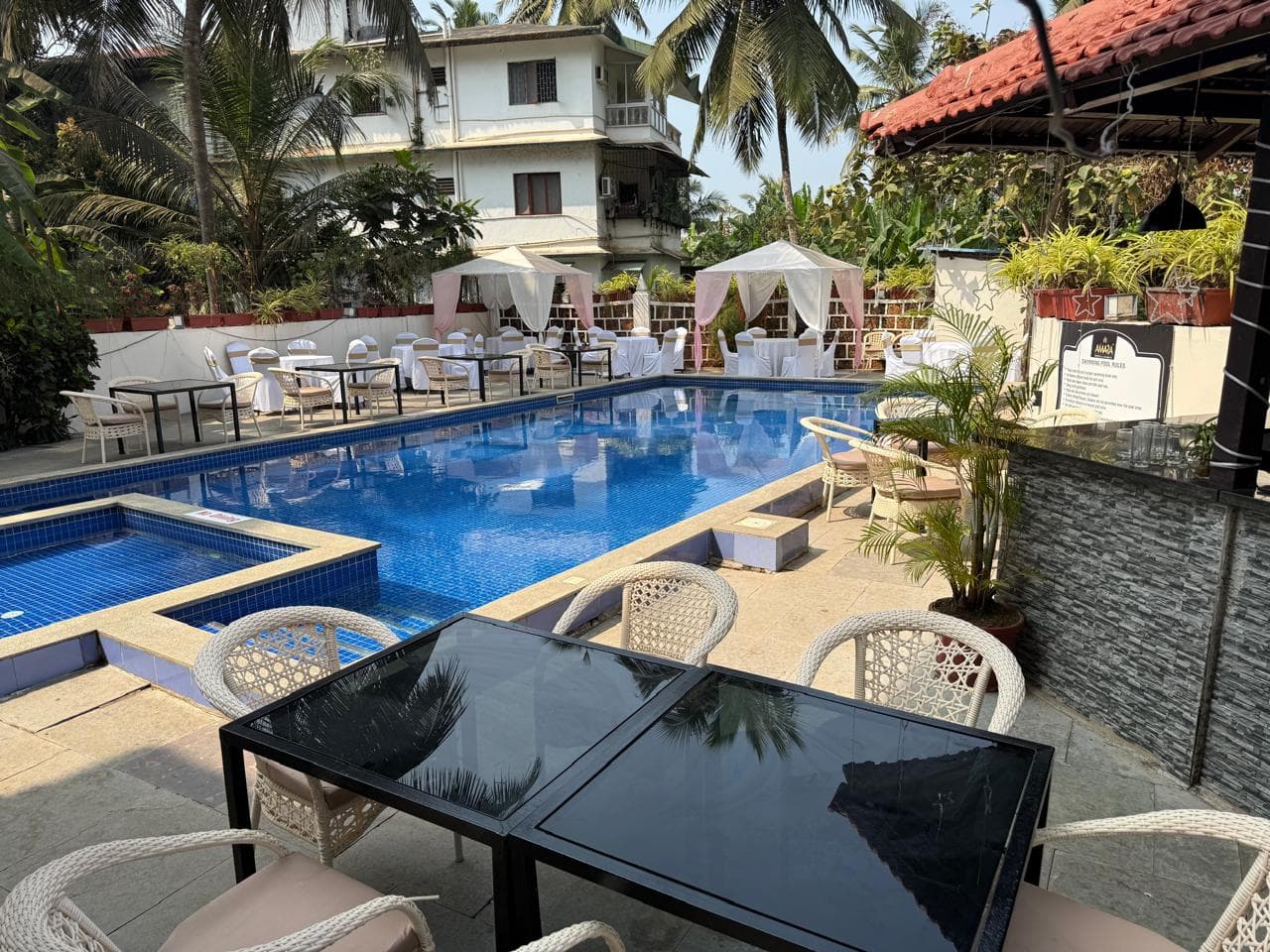 Guests at Sundowner Candolim Resort